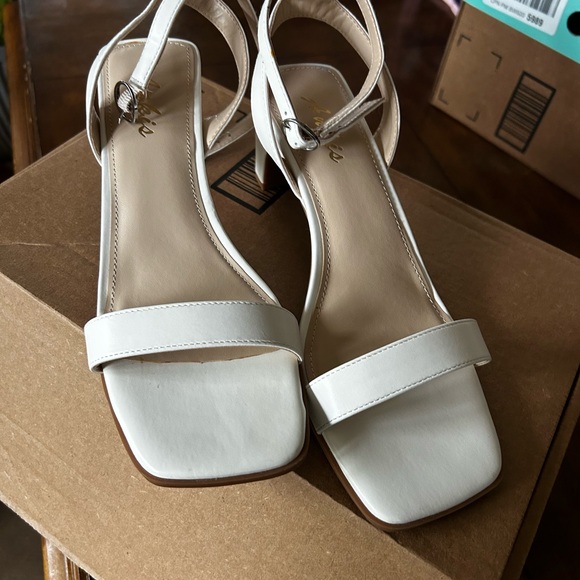 Sandals - Picture 1 of 3